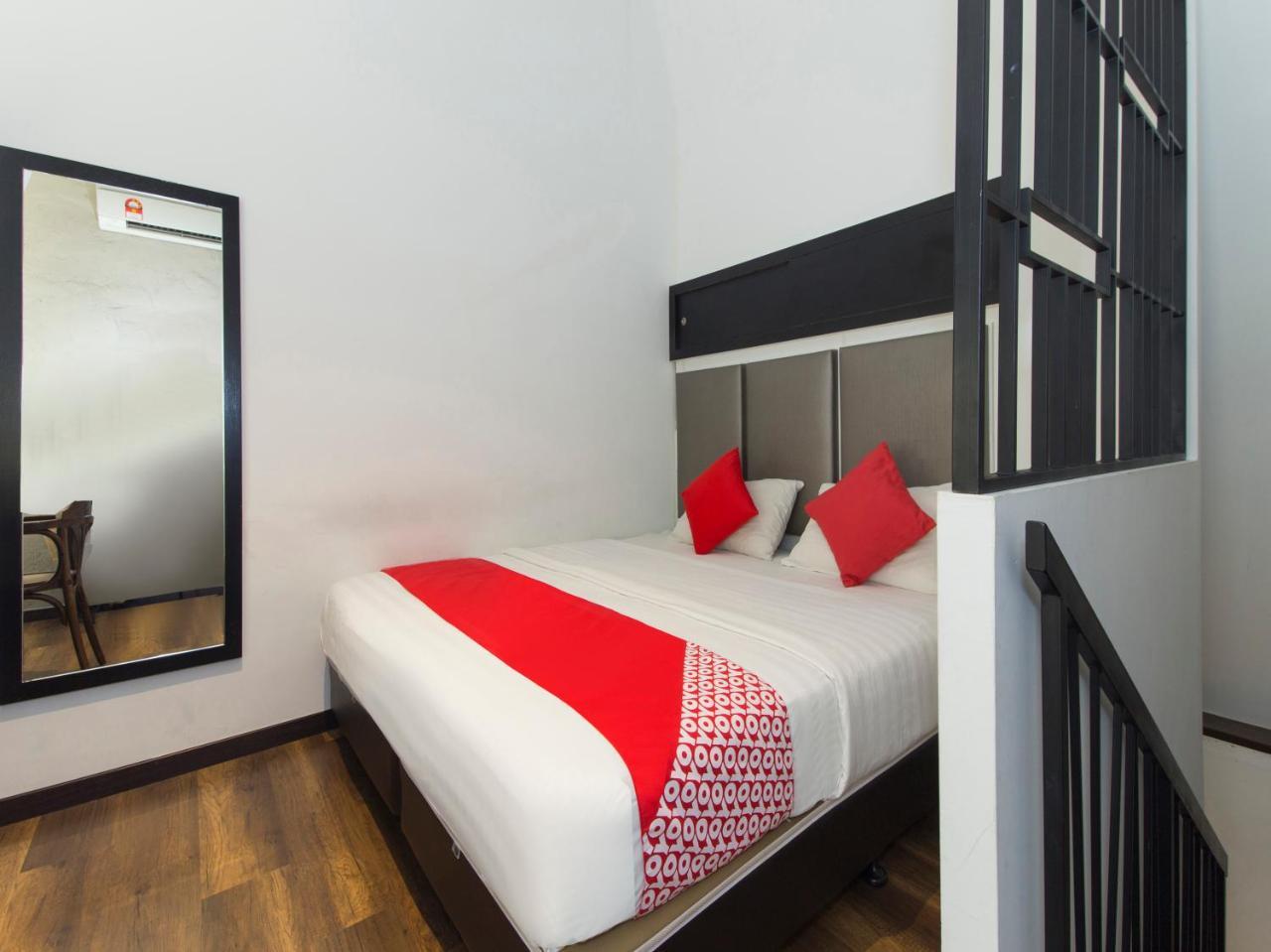 Oyo 127 The Reeds Hotel Kuala Lumpur Bagian luar foto